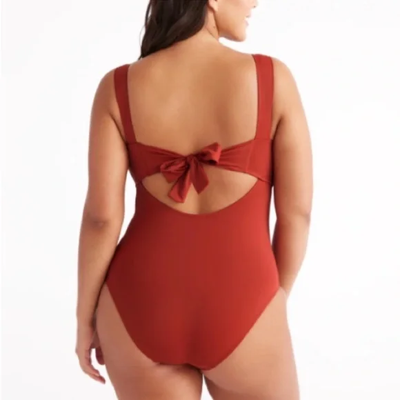 Elegant Red One-Piece Swimsuit - Picture 5 of 7